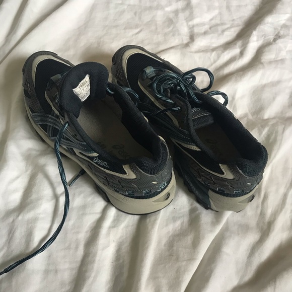 ASICS Running Shoes - Picture 3 of 4